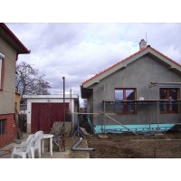 Novostavba rodinného domu s garážou a oplotením Košúty